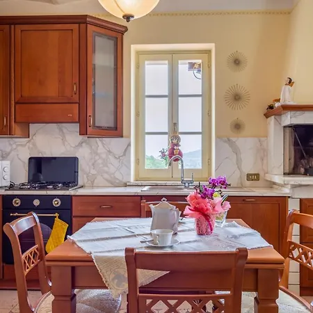 Apartment On The Slopes Of Monte Malbe House *